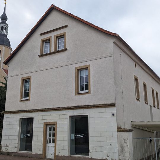 Wohnhaus, ehemalige Schule Hauptstraße 1