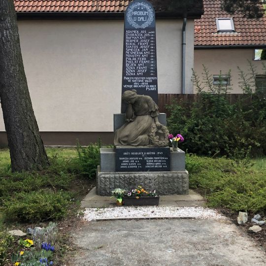 Pomník padlým v Psárech