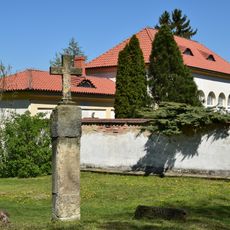 Kříž na západním okraji Bělušic