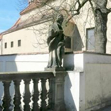 Socha svatého Zachariáše na balustrádě před Loretou v Rumburku