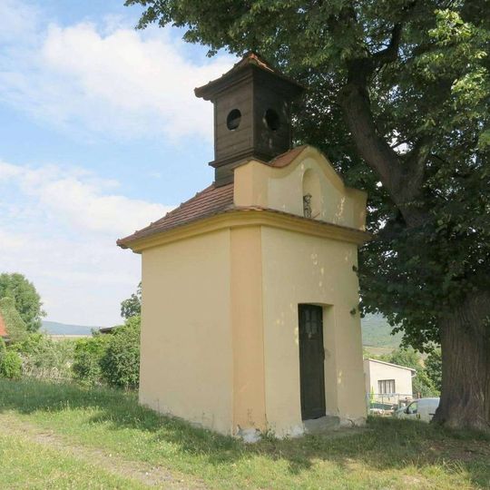 Kaple na návsi v Radosticích