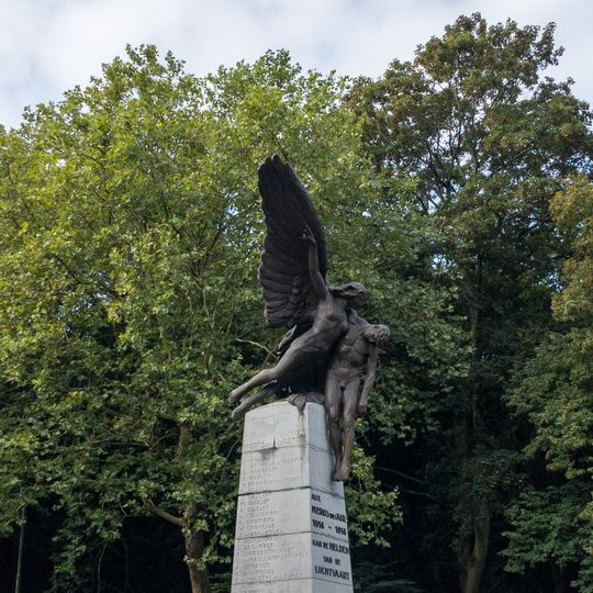Monument voor tijdens de oorlog gesneuvelde vliegers en luchtschippers