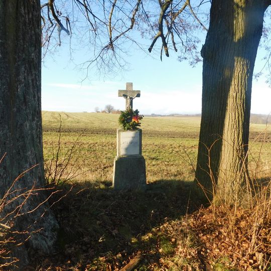 Kříž u silnice mezi Kamenicí a Kameničkou