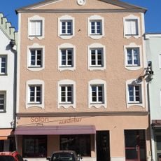 Wohn- und Geschäftshaus