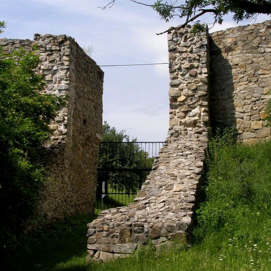Hrad Devín-slovan. hradisk, brána opevnenia východná