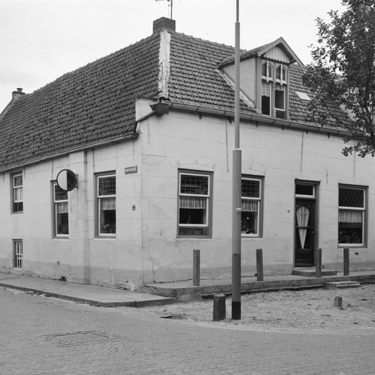 L-vormig hoekpand, bepleisterd