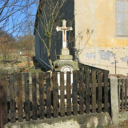 Kříž v centru Suletic