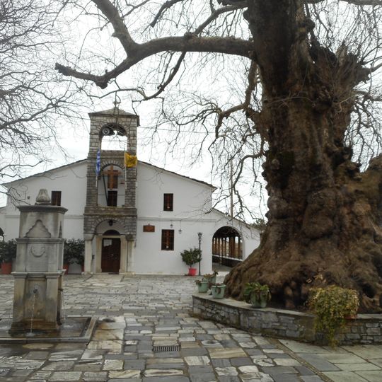 Church of Taxiarches, Tsagkarada