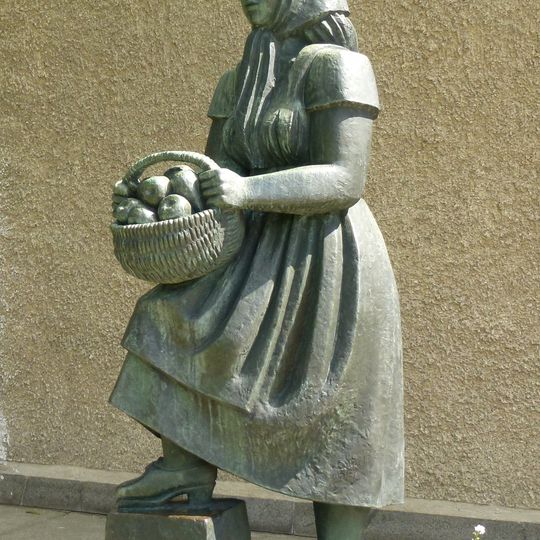 Flicka med fruktkorg