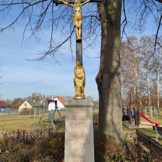 Kříž na návsi