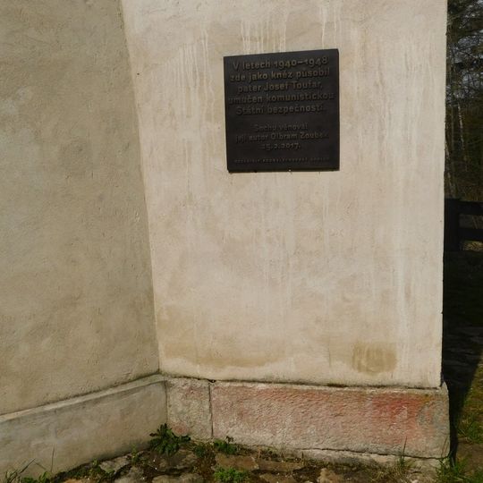 Pamětní deska Josefa Toufara v Zahrádce