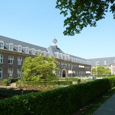 Gate building Vroedvrouwenschool