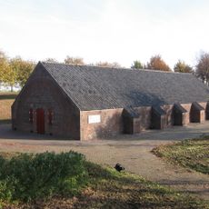 Overblijfselen van versterkingen aan de noordzijde der stad waarbinnen een uit steen opgetrokken kruitmagazijn