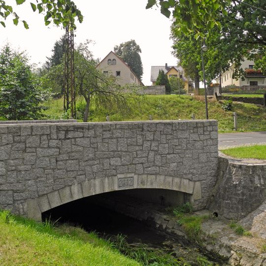 Bogenbrücke über den Roten Graben Lausaer Straße