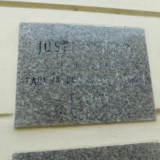 Pamětní deska Josefa Horyny na domě Bělohorská 272/13 na Břevnově