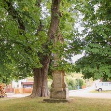 Socha svatého Floriána v Tatenicích za školou