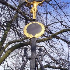 Kříž u polní cesty západně od osady Taneček