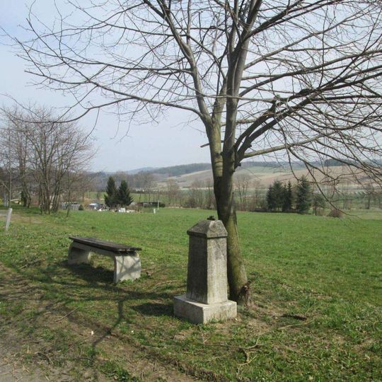 Kříž jižně od Myslíva