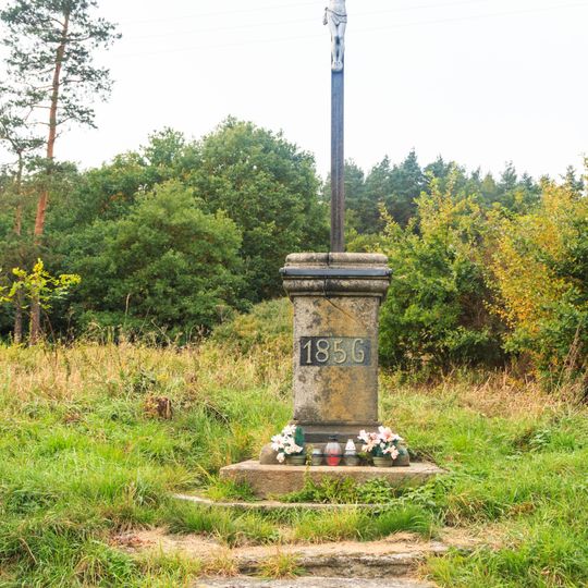 Kříž západně od Lažan