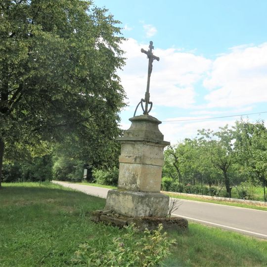 Kříž na rozcestí naproti domu 50 v Dubičné
