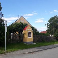 Kaplička v Hartmanicích u křižovatky