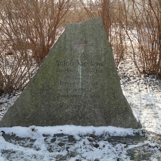 Gedenkstein Anton Saefkow Anton-Saefkow-Straße 22, 24, 26