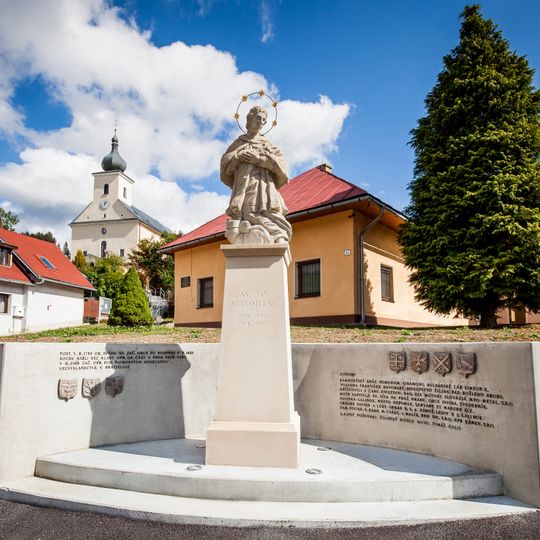 Socha Jána Nepomuckého, podstavec