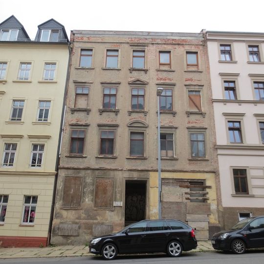 Mietshaus in geschlossener Bebauung mit Laden Bergstraße 23