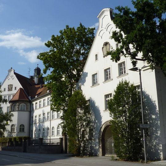 Innere Passauer Straße 1, Jakob-Sandner-Schule