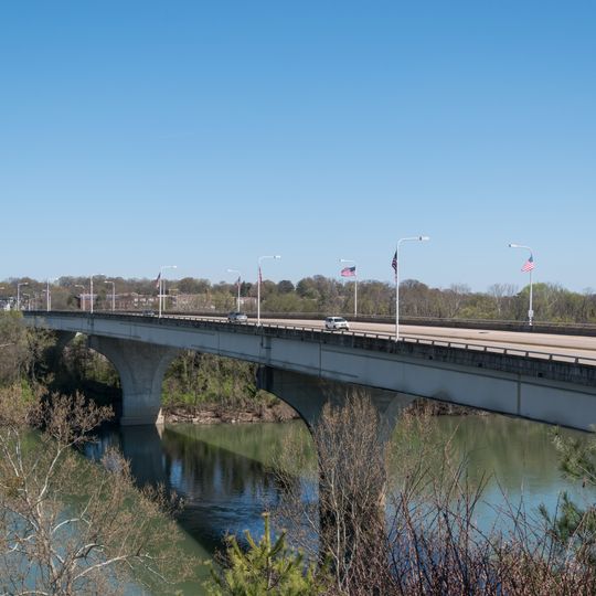 Veterans Memorial Bridge