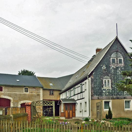 Wohnstallhaus und massive Scheune mit Durchfahrt Höckendorfer Straße 74