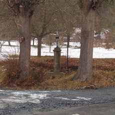 Kříž v Boroticích u křižovatky