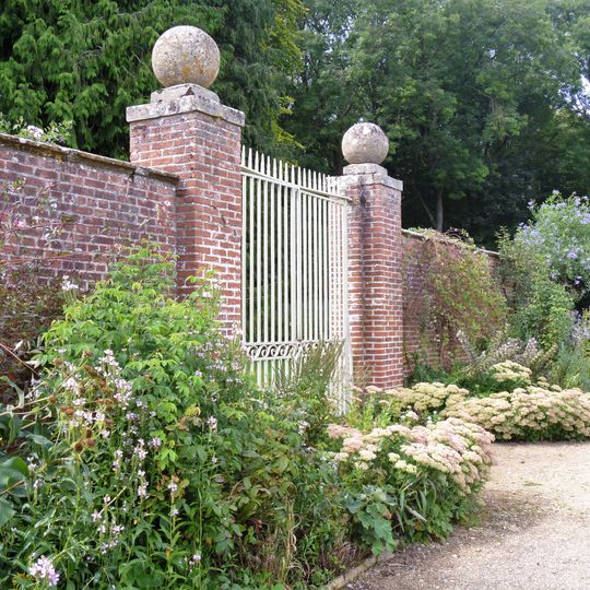 Walled Garden North West Of Lydiard Park