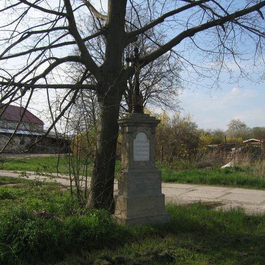 Kříž u silnice na jižním okraji Doubravic