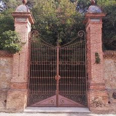 Portalada, tanca i jardí de Vil·la Martin