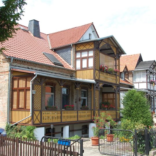 Lauenburger Straße 2; Tempelstraße 7, 9, 11, 13, 15, 17