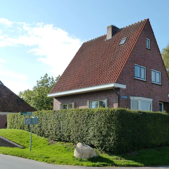 Brugwachterswoning met aangebouwde schuur