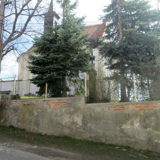 Kříž u kaple v Žichovicích