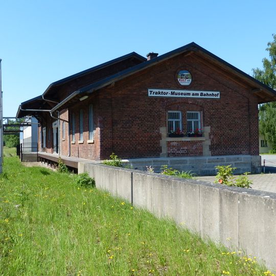 Traktor-Museum am Bahnhof