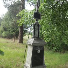 Kříž u školky u Kojatína