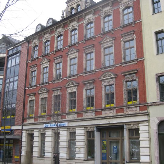 Mietshaus in ehemals offener Bebauung An der Markthalle 4