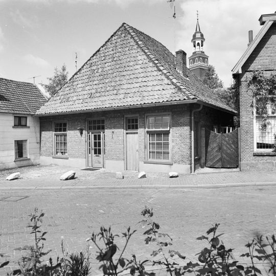 Eenvoudig pandje met schilddak