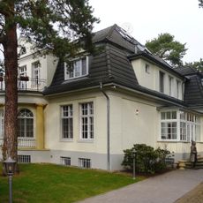 Wohnhaus Badenallee 12