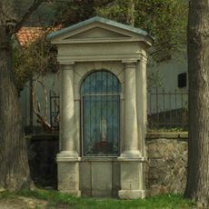 Kaplička u kostela ve Všetatech