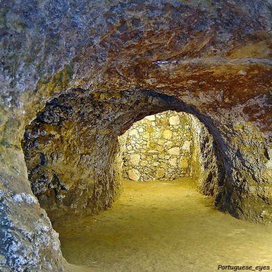 Grutas existentes na freguesia de Lapas