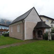 Friedhofskapelle hll. Heinrich und Kunigunde mit Nischenbildstock
