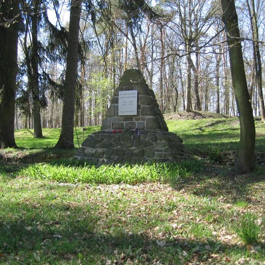 Památník československých legionářů za obou světových válek v parku v Milovicích