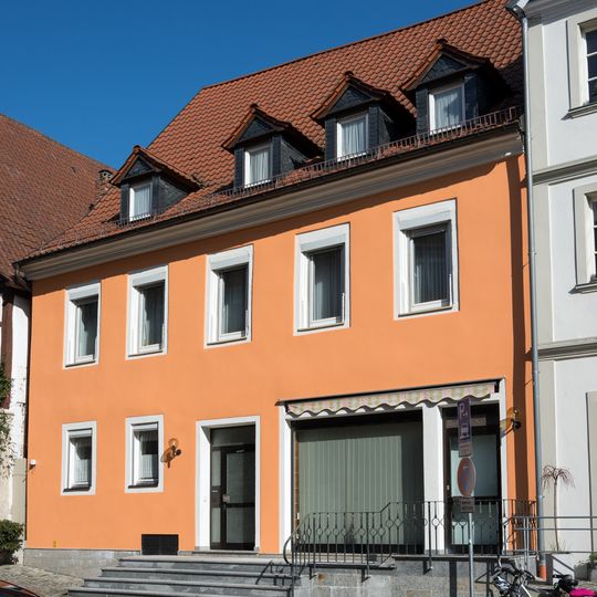 Wohn- und Geschäftshaus