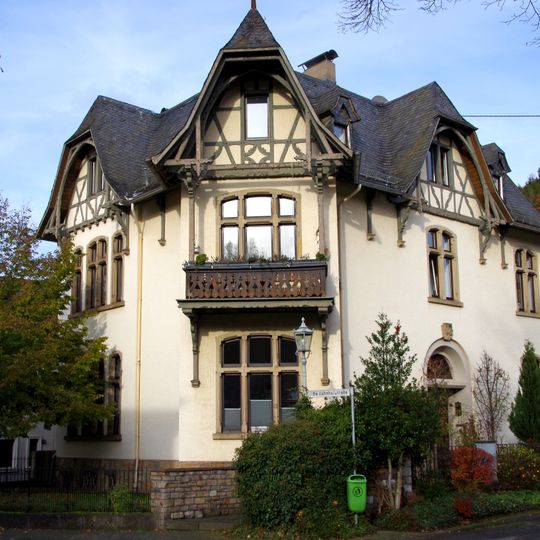 Alte Bahnhofstraße 2