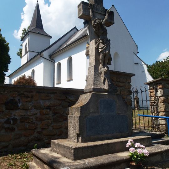 Kříž v Rohozné před kostelem svatého Erasma
